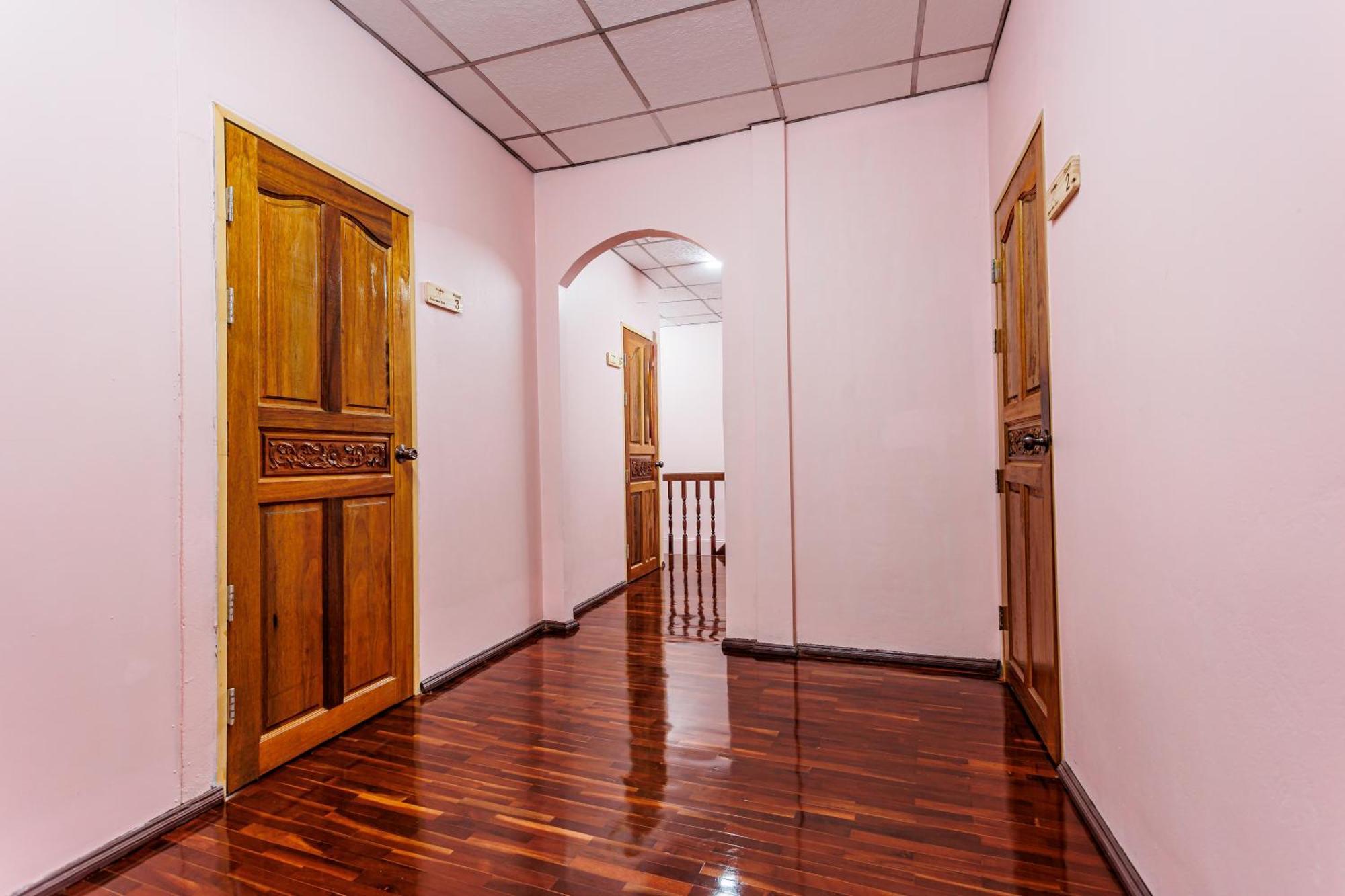 Baan Mee Suk Ayutthaya Hostel Buitenkant foto